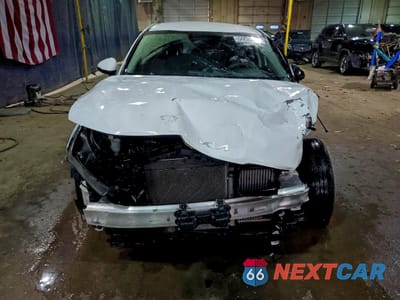 Piąte zdjęcie samochodu w środku: 2023 KIA K5 LXS VIN:5XXG14J27PG219078 - miniatura