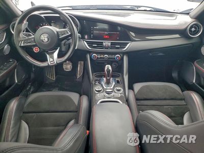 Zdjęcie 8 z 12 samochodu: 2020 ALFA ROMEO GIULIA QUADRIFOGLIO VIN:ZARFAMEV0L7626748 - miniatura
