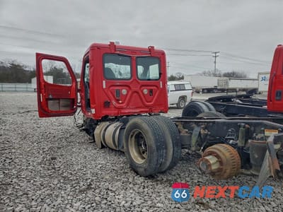 Trzecie zdjęcie samochodu z tyłu: 2015 FREIGHTLINER CASCADIA TRUCK CAB AND CHASSIS VIN:3AKJGEDV6FSGJ6926 - miniatura