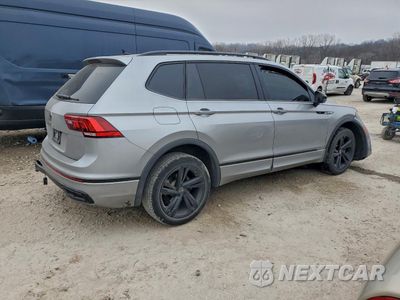 Trzecie zdjęcie samochodu z tyłu: 2023 VOLKSWAGEN TIGUAN SE R-LINE BLACK VIN:3VVCB7AX3PM001888 - miniatura