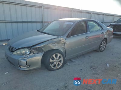 2005 TOYOTA CAMRY LE 4T1BE32K05U596734 - główne zdjęcie licytacji z USA - miniatura
