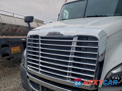 Zdjęcie 9 z 10 samochodu: 2018 FREIGHTLINER CASCADIA 125 SEMI TRUCK VIN:3AKJGLDR7JSJH1217 - miniatura
