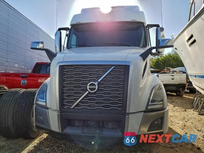 Zdjęcie 9 z 10 samochodu: 2023 VOLVO VNL SEMI TRUCK VIN:4V4NC9EJ1PN302935 - miniatura