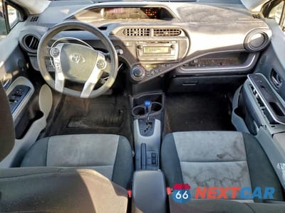 Zdjęcie 8 z 12 samochodu: 2014 TOYOTA PRIUS C VIN:JTDKDTB31E1571486 - miniatura