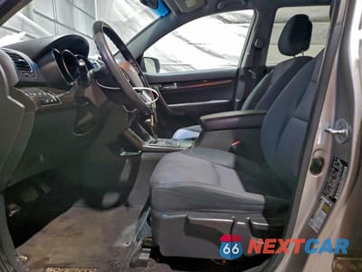 Zdjęcie 7 z 13 samochodu: 2013 KIA SORENTO LX VIN:5XYKT3A63DG363025 - miniatura