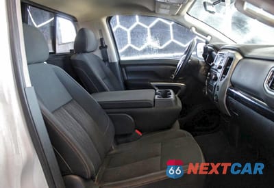 Piąte zdjęcie samochodu w środku: 2017 NISSAN TITAN S VIN:1N6AA1R87HN548279 - miniatura