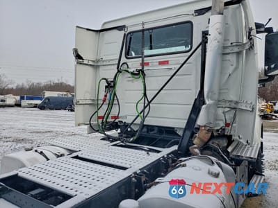 Zdjęcie 6 z 10 samochodu: 2022 VOLVO VNR VIN:4V4WC9DH3NN300071 - miniatura
