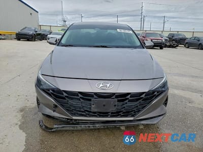 Piąte zdjęcie samochodu w środku: 2022 HYUNDAI ELANTRA SEL VIN:KMHLM4AG6NU321119 - miniatura