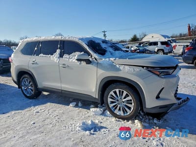 Czwarte zdjęcie samochodu z boku: 2024 TOYOTA GRAND HIGHLANDER XLE VIN:5TDAAAB59RS018202 - miniatura