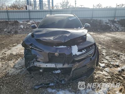 Piąte zdjęcie samochodu w środku: 2022 ALFA ROMEO STELVIO TI VIN:ZASPAKBN5N7D26561 - miniatura
