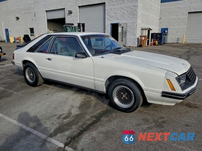 Czwarte zdjęcie samochodu z boku: 1981 FORD MUSTANG VIN:1FABP15B0BR112998 - miniatura