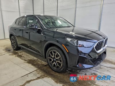 Czwarte zdjęcie samochodu z boku: 2025 BMW X2 XDRIVE28I VIN:WBX63GM09S5375396 - miniatura