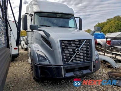 2023 VOLVO VNL SEMI TRUCK 4V4NC9EH4PN330824 - główne zdjęcie licytacji z USA - miniatura