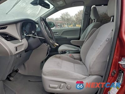 Zdjęcie 7 z 13 samochodu: 2020 TOYOTA SIENNA LE VIN:5TDKZ3DC5LS050530 - miniatura