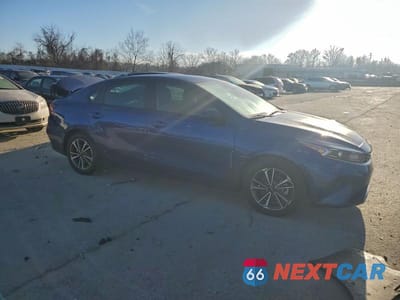 Czwarte zdjęcie samochodu z boku: 2023 KIA FORTE LX VIN:3KPF24AD1PE579692 - miniatura