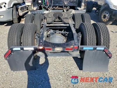 Zdjęcie 9 z 10 samochodu: 2016 VOLVO VN VNL VIN:4V4NC9EH1GN950580 - miniatura