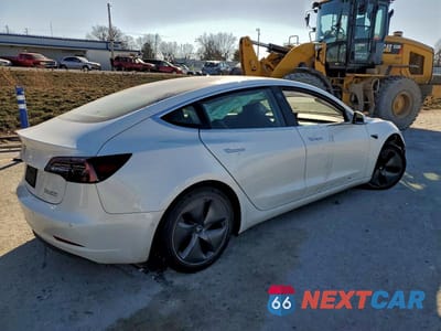 Trzecie zdjęcie samochodu z tyłu: 2019 TESLA MODEL 3 VIN:5YJ3E1EB6KF433258 - miniatura