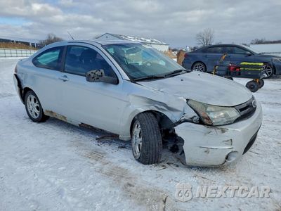 Czwarte zdjęcie samochodu z boku: 2010 FORD FOCUS SE VIN:1FAHP3CNXAW261826 - miniatura