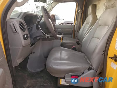 Zdjęcie 8 z 10 samochodu: 2022 FORD ECONOLINE E350 SUPER DUTY CUTAWAY VAN VIN:1FDWE3FN3NDC09261 - miniatura