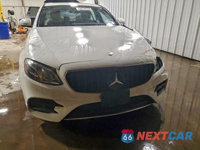Piąte zdjęcie samochodu w środku: 2017 MERCEDES-BENZ E 300 4MATIC VIN:WDDZF4KB7HA025467 - miniatura