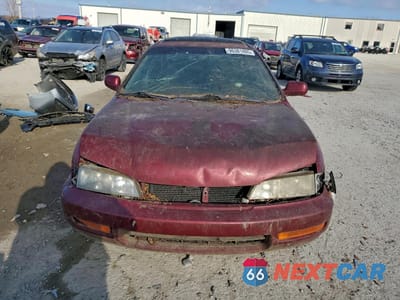 Piąte zdjęcie samochodu w środku: 2004 HONDA ACCORD EX VIN:1HGCD5658VA193177 - miniatura
