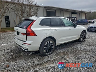 Trzecie zdjęcie samochodu z tyłu: 2026 VOLVO XC60 PLUS VIN:YV4M12RC1T1329681 - miniatura