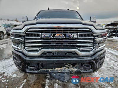 Piąte zdjęcie samochodu w środku: 2025 RAM 2500 LARAMIE VIN:3C6UR5FLXSG530651 - miniatura