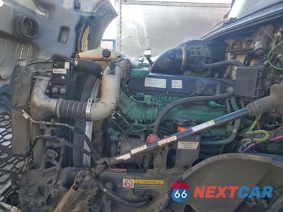 Zdjęcie 7 z 10 samochodu: 2020 VOLVO VNL - TRUCK CAB AND CHASSIS VIN:4V4NC9EH2LN245264 - miniatura