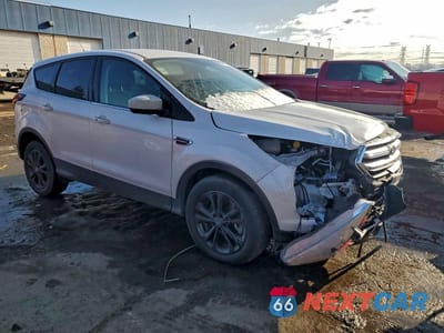 Czwarte zdjęcie samochodu z boku: 2019 FORD ESCAPE SE VIN:1FMCU9GD3KUC57644 - miniatura