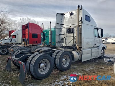 Czwarte zdjęcie samochodu z boku: 2006 VOLVO VNL SEMI TRUCK VIN:4V4NC9GHX6N420460 - miniatura