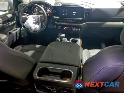 Zdjęcie 8 z 12 samochodu: 2025 GMC SIERRA K1500 SLT VIN:1GTUUDED9SZ281223 - miniatura