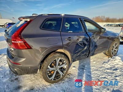Trzecie zdjęcie samochodu z tyłu: 2022 VOLVO XC60 T8 RECHARGE R-DESIGN VIN:YV4BR0DM2N1953805 - miniatura