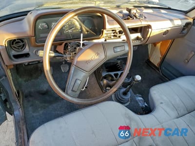 Zdjęcie 8 z 13 samochodu: 1983 TOYOTA PICKUP 1/2 TON RN44 VIN:JT4RN44D6D1150319 - miniatura