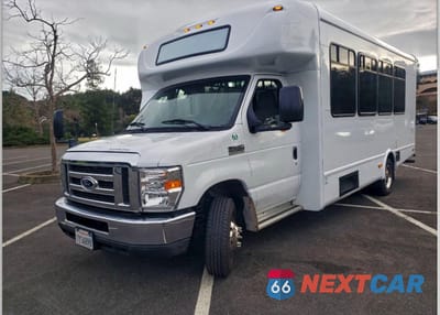 Drugie zdjęcie samochodu z przodu: 2015 FORD ECONOLINE E450 SUPER DUTY CUTAWAY VAN VIN:1FDFE4FS3FDA28027 - miniatura