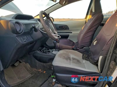 Zdjęcie 7 z 12 samochodu: 2013 TOYOTA PRIUS C VIN:JTDKDTB31D1550071 - miniatura