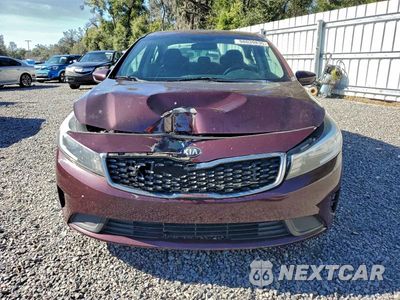 Piąte zdjęcie samochodu w środku: 2017 KIA FORTE LX VIN:3KPFL4A73HE006611 - miniatura