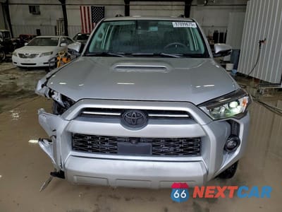 Piąte zdjęcie samochodu w środku: 2024 TOYOTA 4RUNNER TRD OFF-ROAD PREMIUM VIN:JTERU5JR5R6294314 - miniatura