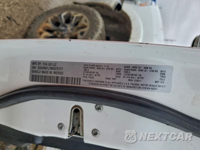 Zdjęcie 13 z 16 samochodu: 2021 RAM 2500 LARAMIE VIN:3C6UR5FL7MG675777 - miniatura