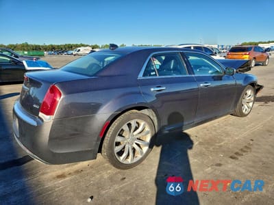 Trzecie zdjęcie samochodu z tyłu: 2020 CHRYSLER 300 LIMITED VIN:2C3CCAEG4LH102809 - miniatura