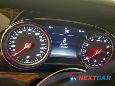 Zdjęcie 9 z 12 samochodu: 2017 MERCEDES-BENZ E 300 4MATIC VIN:WDDZF4KB7HA025467 - miniatura
