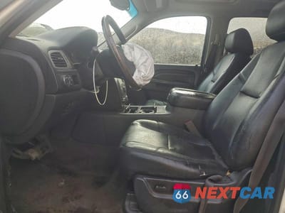 Zdjęcie 7 z 13 samochodu: 2013 GMC YUKON XL DENALI VIN:1GKS2MEF4DR332102 - miniatura