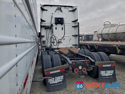 Trzecie zdjęcie samochodu z tyłu: 2018 FREIGHTLINER CASCADIA 125 SEMI TRUCK VIN:3AKJGLDR7JSJH1217 - miniatura