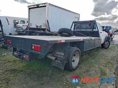 Trzecie zdjęcie samochodu z tyłu: 2019 RAM 4500 FLATBED TRUCK VIN:3C7WRKDJ1KG648155 - miniatura