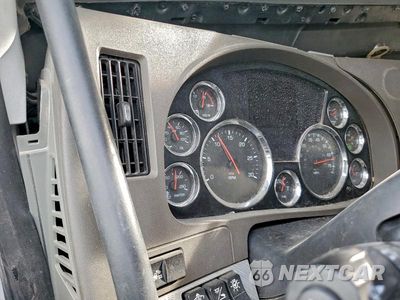 Zdjęcie 8 z 10 samochodu: 2019 KENWORTH T680 SEMI TRUCK VIN:1XKYD49X1KJ250721 - miniatura