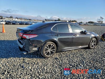 Trzecie zdjęcie samochodu z tyłu: 2020 TOYOTA CAMRY SE VIN:4T1G11AK5LU343249 - miniatura