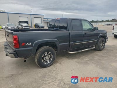 Trzecie zdjęcie samochodu z tyłu: 2004 CHEVROLET SILVERADO K1500 VIN:1GCEK19T44E285121 - miniatura