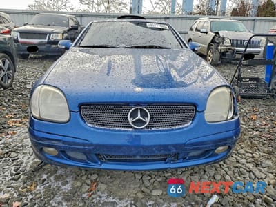 Piąte zdjęcie samochodu w środku: 2001 MERCEDES-BENZ SLK 320 VIN:WDBKK65F01F211327 - miniatura