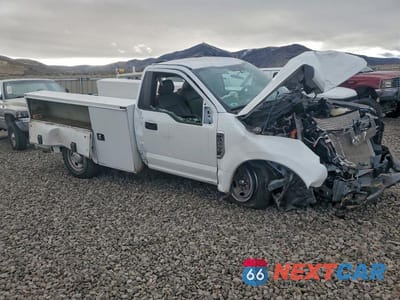 Czwarte zdjęcie samochodu z boku: 2022 FORD F250 SD 2WD V8 FFV REG CAB 6.2L XL UTILITY / SERVICE BODY VIN:1FDBF2A69NEE23459 - miniatura