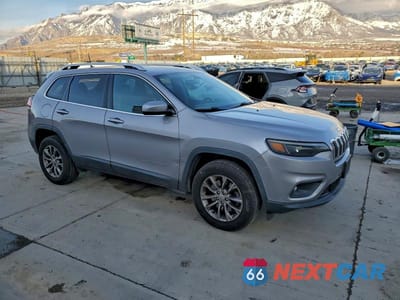 Czwarte zdjęcie samochodu z boku: 2020 JEEP CHEROKEE LATITUDE PLUS VIN:1C4PJMLB5LD526413 - miniatura