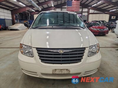 Piąte zdjęcie samochodu w środku: 2005 CHRYSLER TOWN & COUNTRY VIN:1C4GP45R75B286028 - miniatura